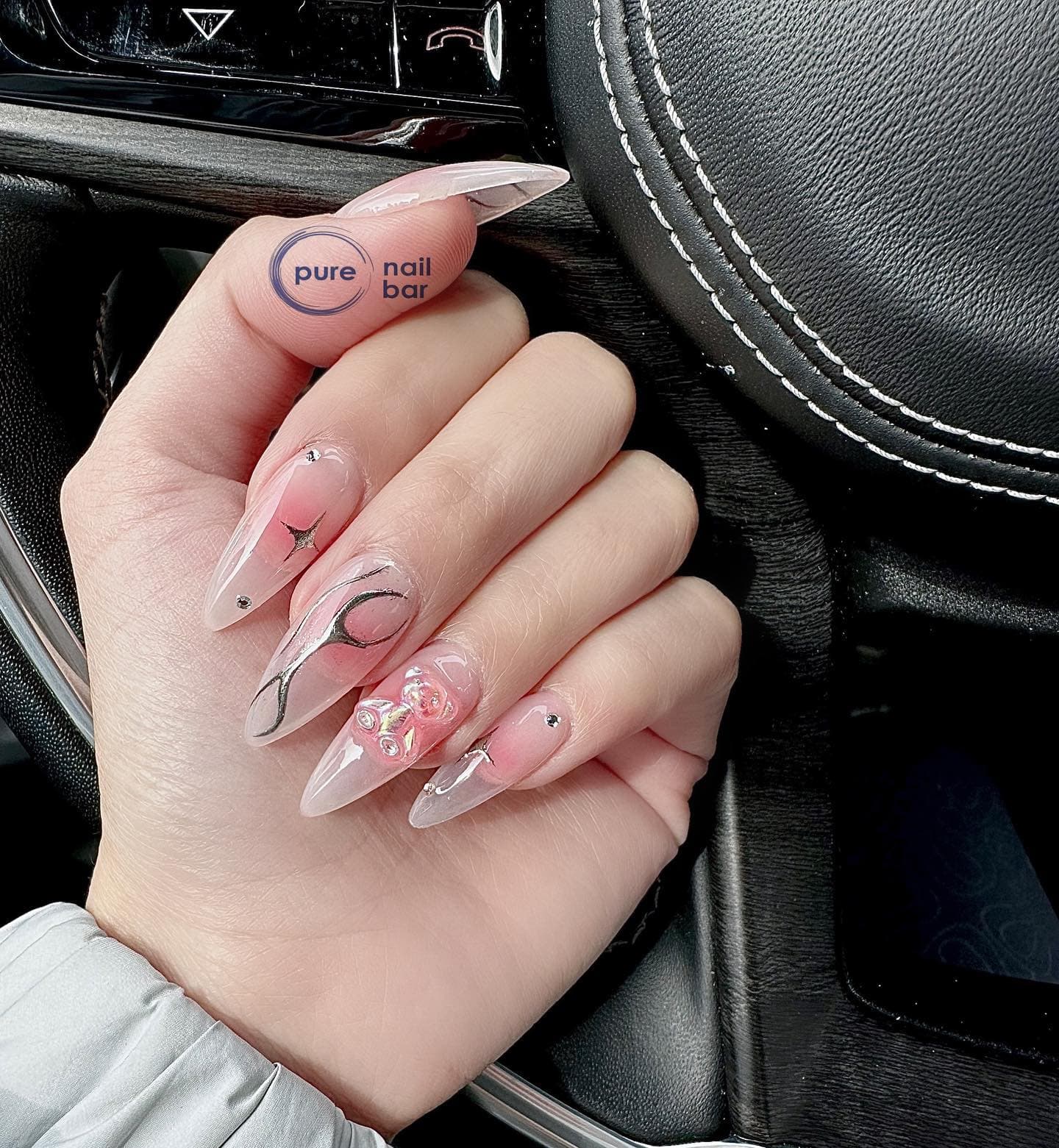 Nail art créatif et ornements chez Ongles Rivières